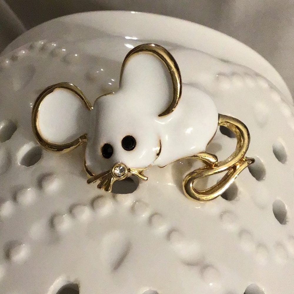 #243 White Mouse Brooch